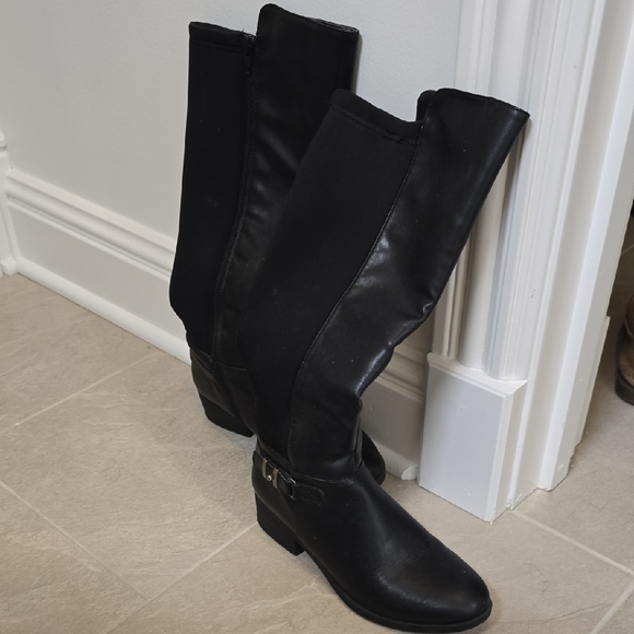 Women's Black Knee-High Boots - Picture 2 of 2
